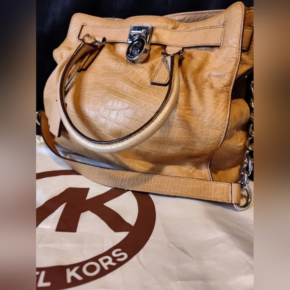 EUC Michael Kors Croc Embossed Handbag W/Jacquard Logo Lining With Dust Bag 🖤 - Picture 6 of 11